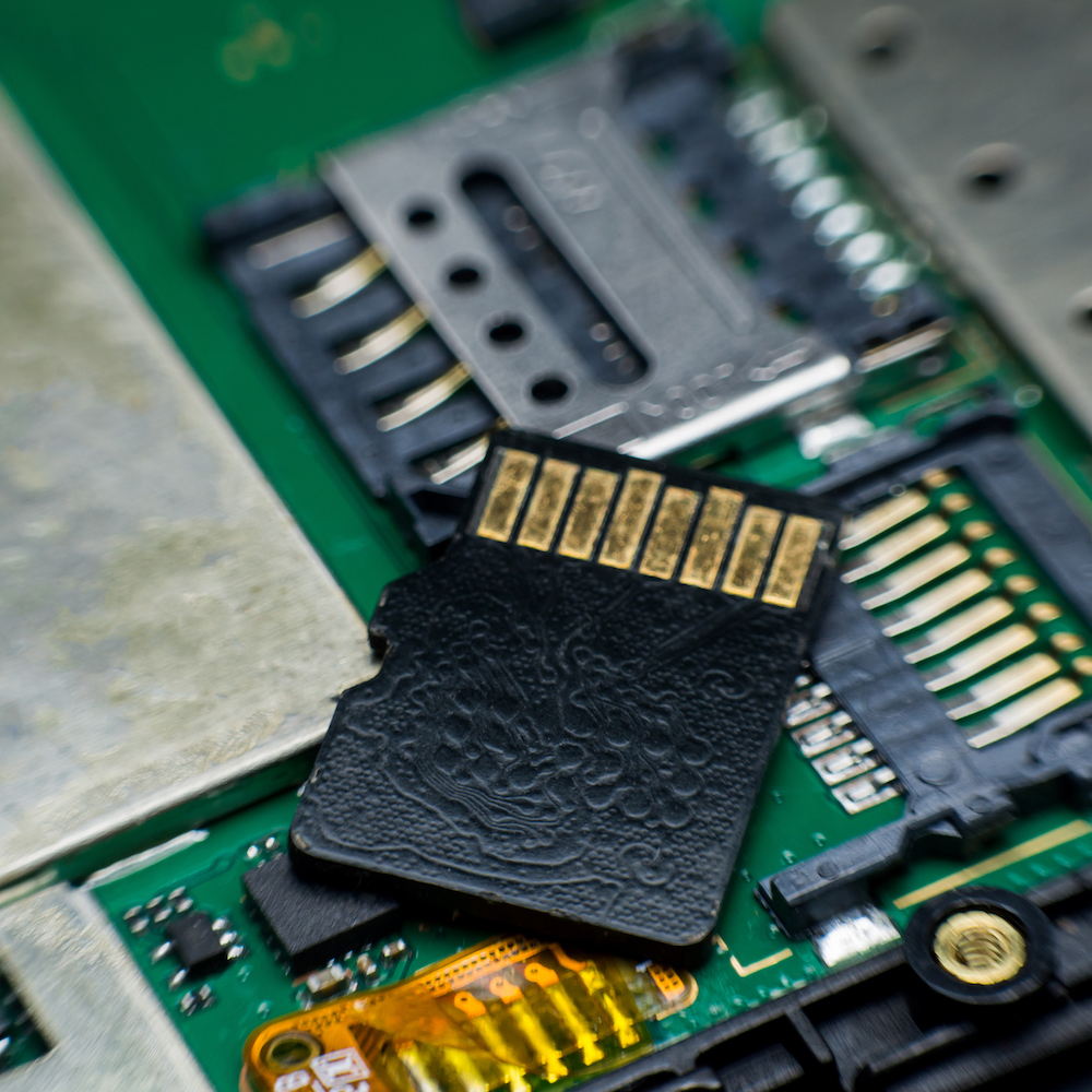 Embedded File Systems: a Tricky Task